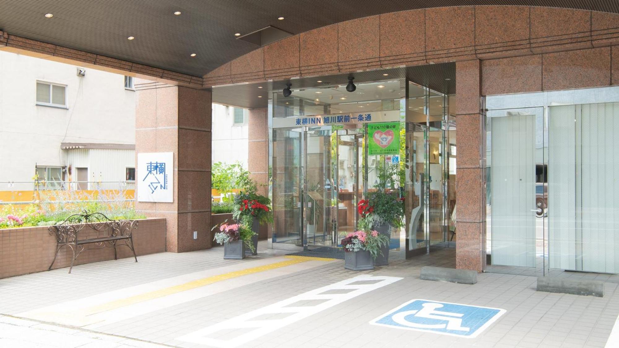 Toyoko Inn Hokkaido Asahikawa Ekimae Ichijo Dori Exterior photo