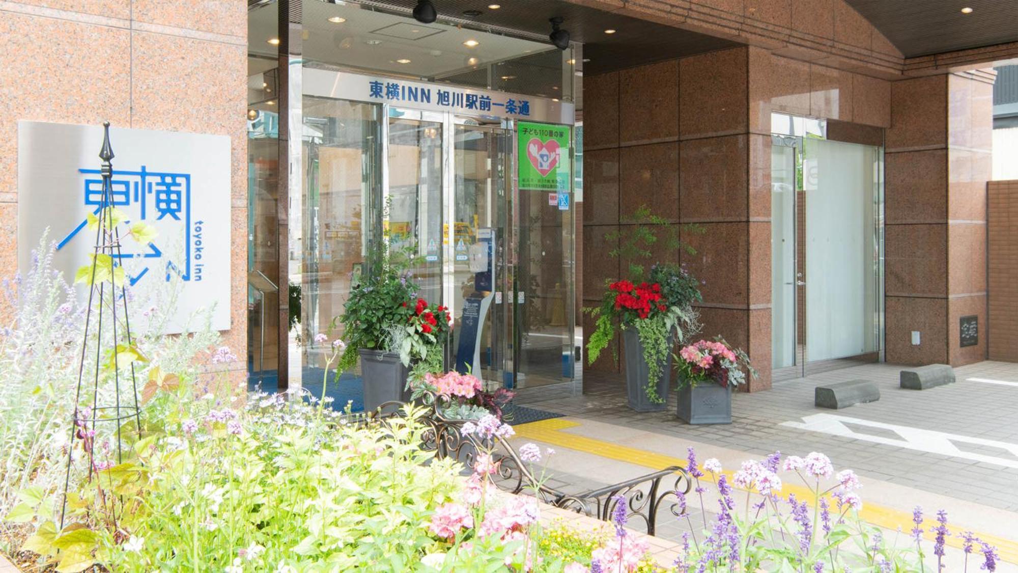 Toyoko Inn Hokkaido Asahikawa Ekimae Ichijo Dori Exterior photo